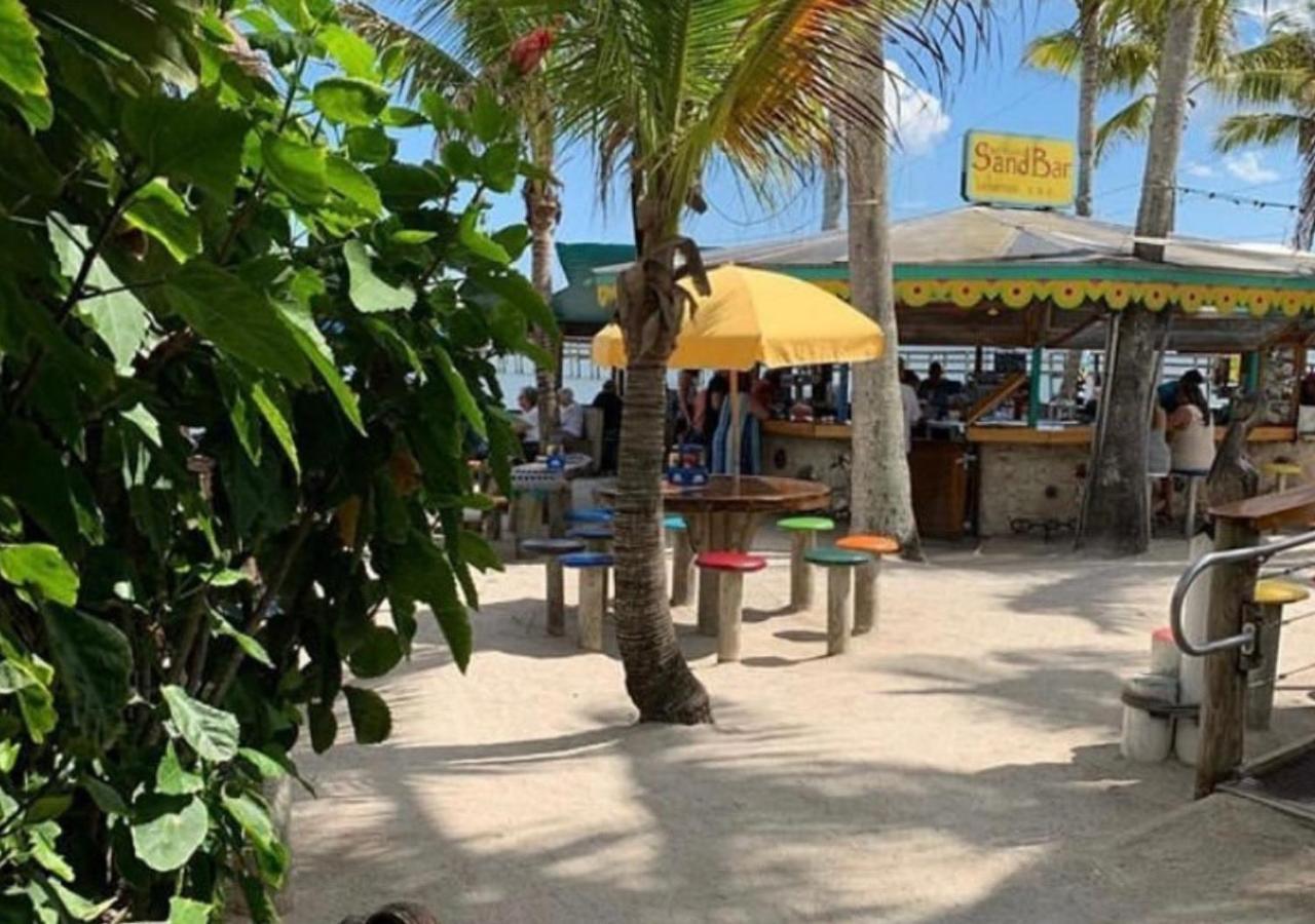Capt Hirams Resort Себастиан Екстериор снимка